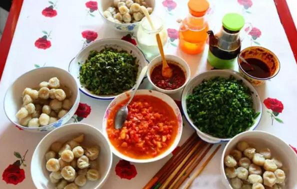 洋芋可以拌什么美食（白开水煮熟得土豆怎么凉拌好吃）