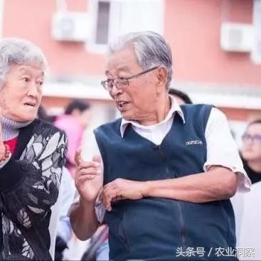 昆明市拍红底照的长尾关键词有什么