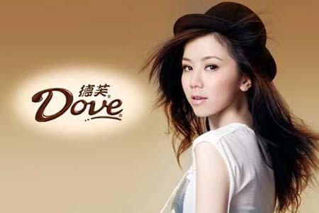 下雨天配什么音樂_戚薇的雨天大概講什么歌曲的評析是什么 運營百科