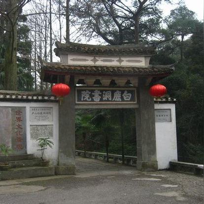 河南在湖南的哪边？