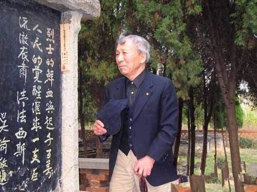 梦见别人用刀自己杀自己，深层梦境解析与心理启示