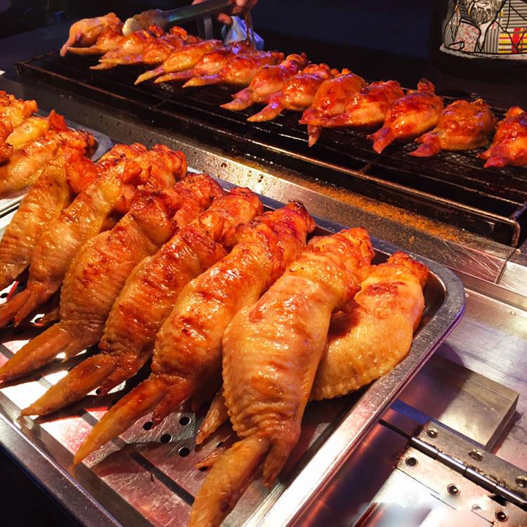 美食街可以带什么美食（好担心鲜花插在牛粪上怎么办）