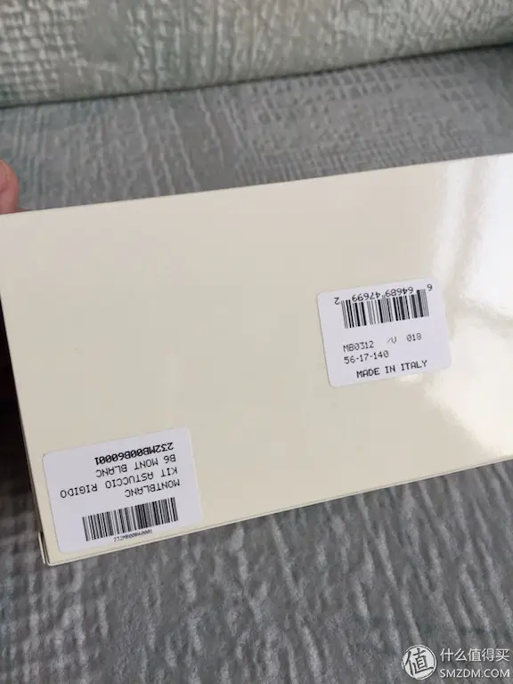 万宝龙眼镜线下店是真的吗 阿玛尼眼镜线下店是正品吗