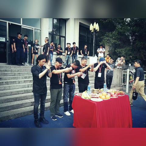 黑豹队橄榄球足球运动员助威的长尾关键词有什么