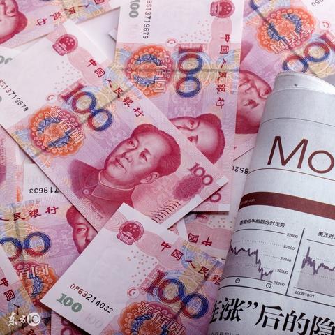 生肖鸡每日穿衣搭配运势(生肖鸡今年穿什么颜色旺运招财)