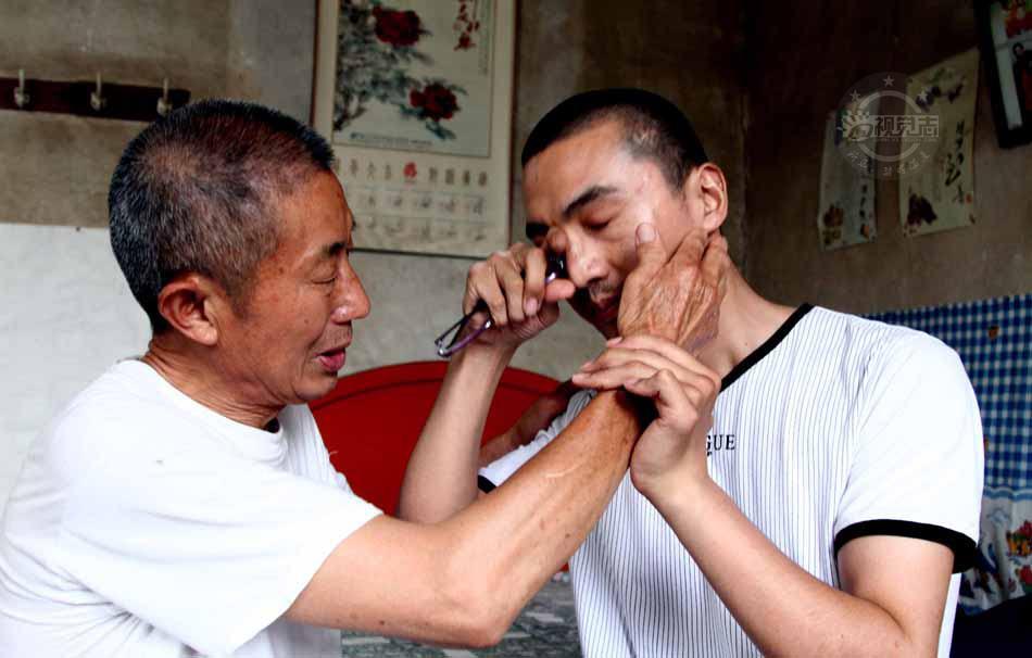 解析梦境，梦见我叫别人帮我剪头发的深层含义