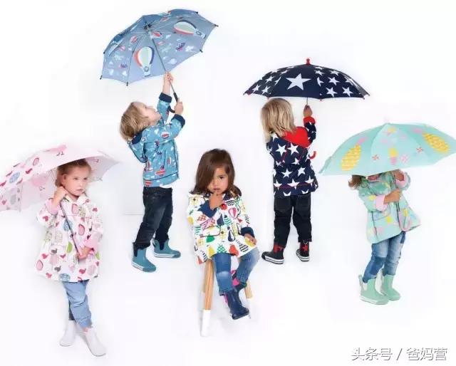 梦境的隐喻，梦见别人送雨伞和雨鞋的深层含义解析