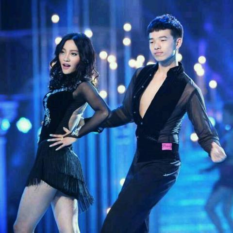 合肥滨湖新区老年大学舞蹈班一年的学费是多少？