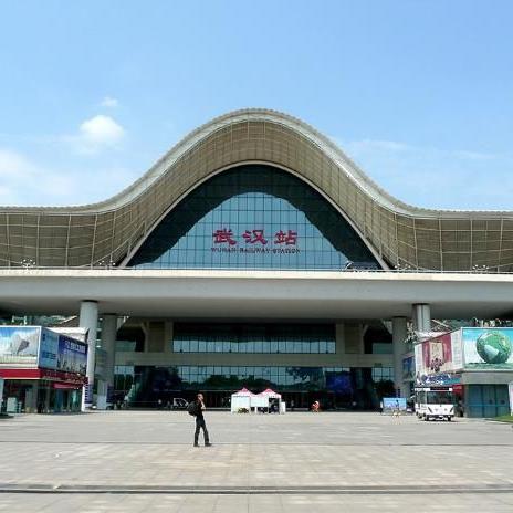 武汉洪山区离哪个高铁站近？