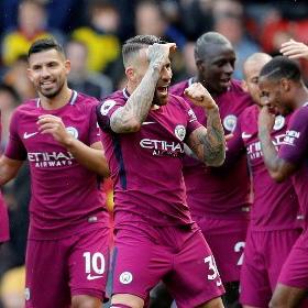 足球运动员任意踢出球的长尾关键词有哪些