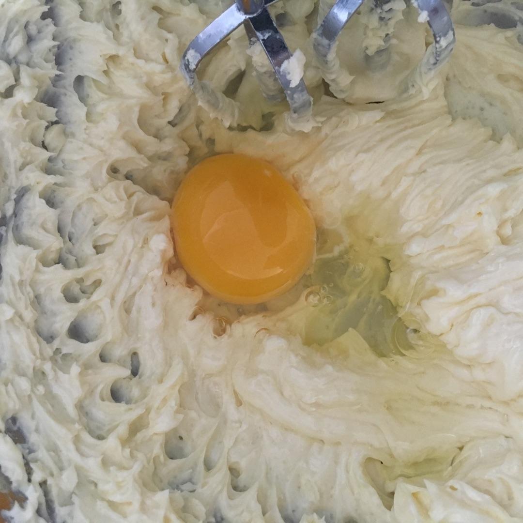 手工鸡蛋奶油怎么打(蛋清需要多久才能打出像奶油)