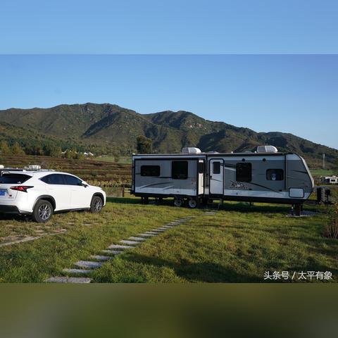 篝火营地（篝火营地，夜晚的温暖与故事的起点）