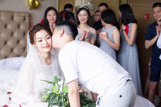梦境婚礼的意外转折，因不爱新郎而提出18万彩礼的奇异梦境解析