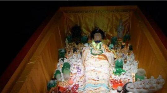 梦境迷雾，解析梦见好多黑色棺材、小人、牌位的深层含义