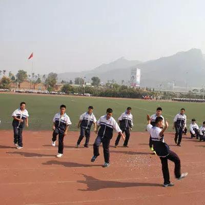 济南市历城一中的校服是什么