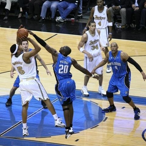 足球罚球区半径多少