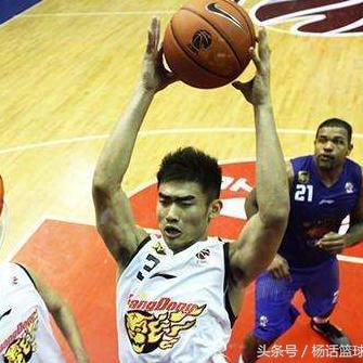 青岛足球运动员霍华德个人资料的长尾关键词有哪些