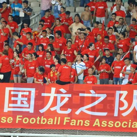 足球游戏在线玩（足球游戏在线玩，体验虚拟球场上的激情与乐趣）