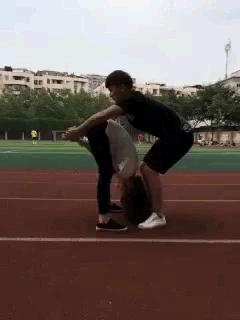 梦见以前的领导打电话，旧日权威再现，梦境背后的深层含义