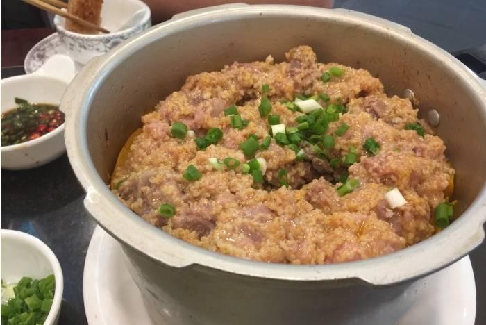 解放碑有什么好吃的美食（八一好吃街属于较场口还是解放碑）