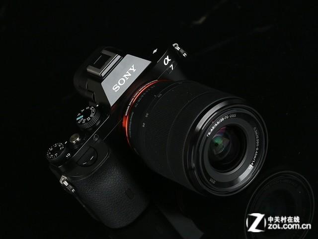 卡片机,无论哪种传感器尺寸,哪怕是全画幅的索尼rx1,都是镜头不可换的
