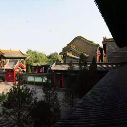吕梁英雄广场是谁出资修的？