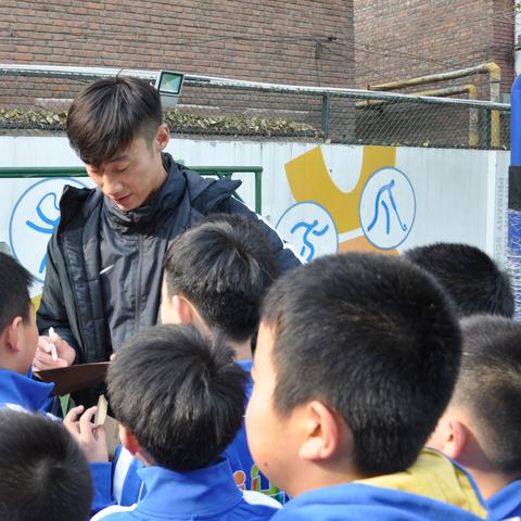 足球运动员每年的假期的长尾关键词有什么