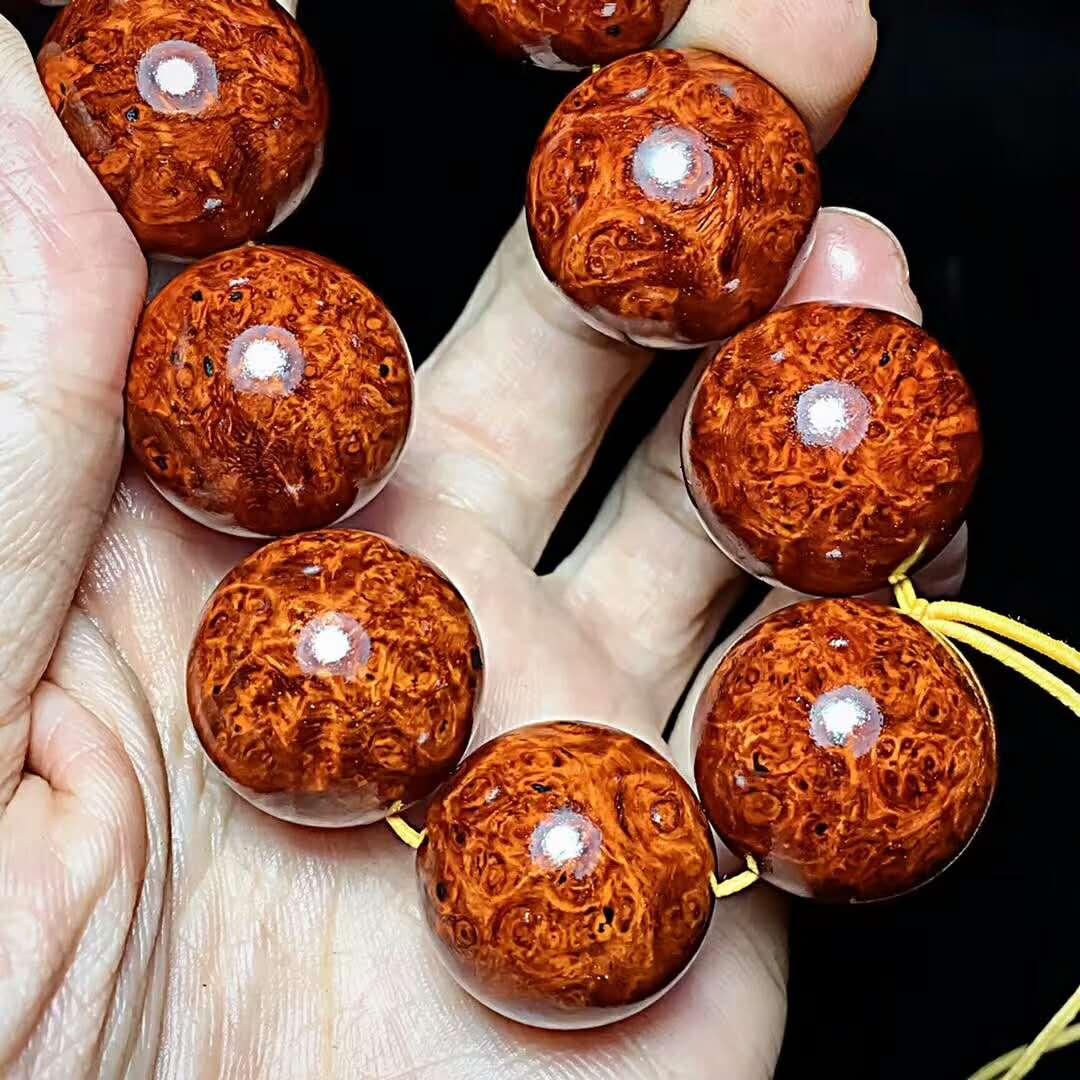 1,紫檀柳 瘤疤,你珍藏级别的手串都有哪些?