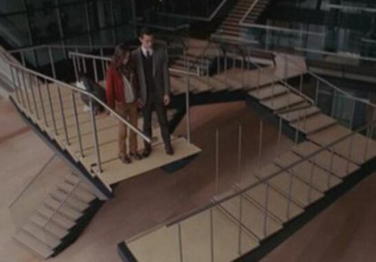 梦境解析，晚上梦到从楼梯掉下来