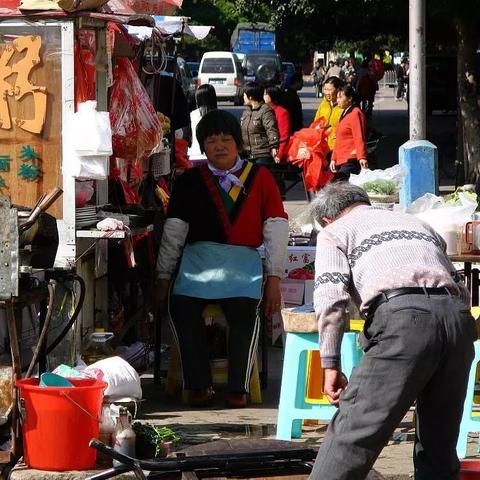 成都市井火锅西园店的长尾关键词有哪些