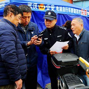 东西湖附近有地铁站吗？