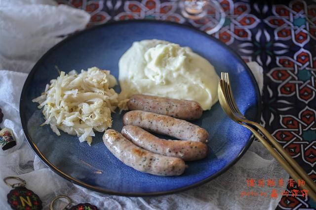 ### Deliciously Tender Recipe for Pork Chops and Sauerkraut in Oven: A Comforting Meal for Any Occasion