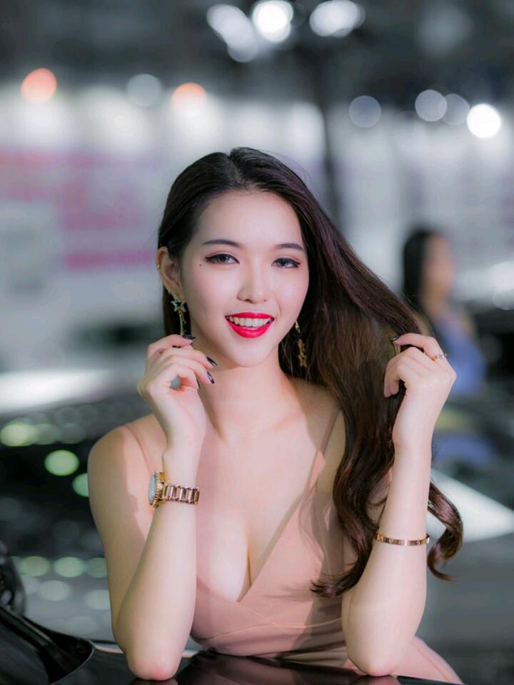 深圳体育馆车展:激情驾驭,炫彩来袭