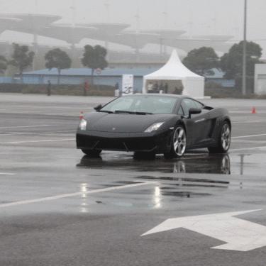 免费赛车游戏（免费赛车游戏，速度与激情的无界畅享）