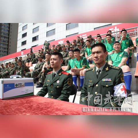 足球杯要怎么拿