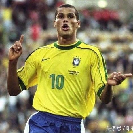 足球冠军女子文案怎么写