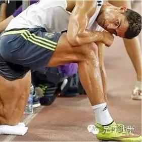 足球运动员大腿照片的长尾关键词有什么