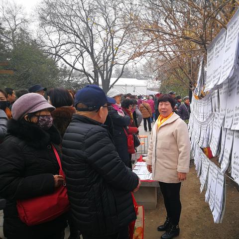 在西安火车站坐几路公交车可以到革命公园？