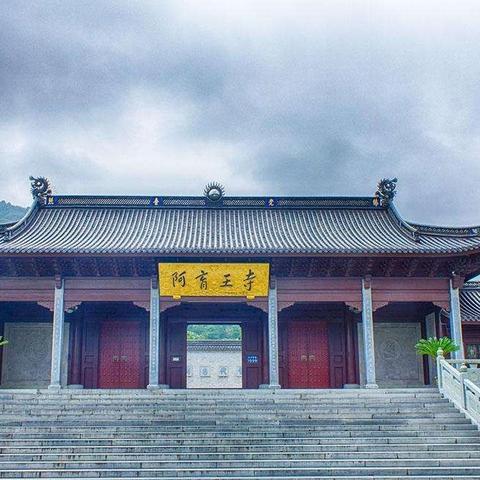 宁波市有个什么寺庙啊最近