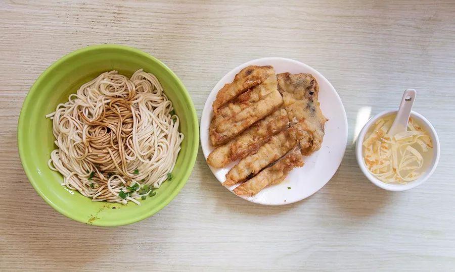 朱家角有什么美食街道（朱家角和西塘哪个比较好）