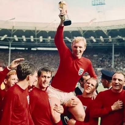 纯金足球挂件多少钱