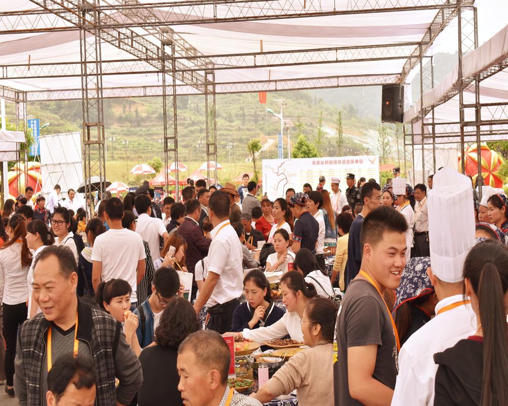 黄果树有什么美食（贵阳的黄果树瀑布每年什么时间去最佳）