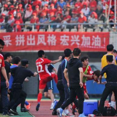 表扬足球运动员拼搏的话的长尾关键词有什么