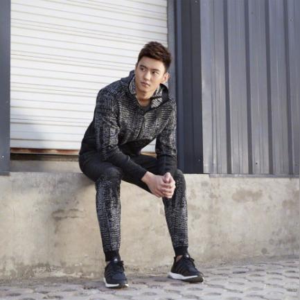 颠球足球怎么练