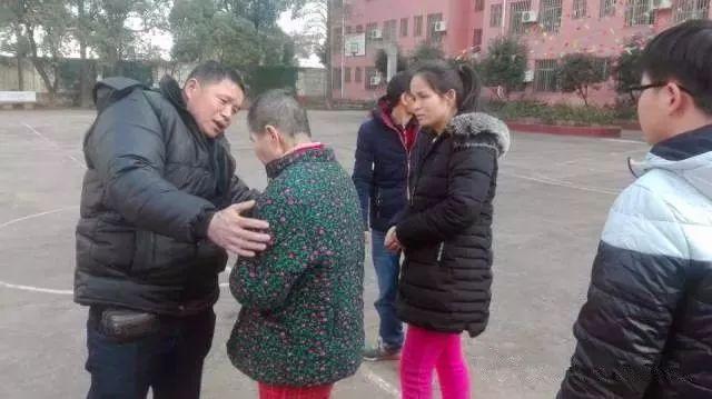梦境的启示，解析梦到母亲出车祸死了父亲没事，哭醒的深层含义