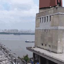 南宁长江大桥像什么？