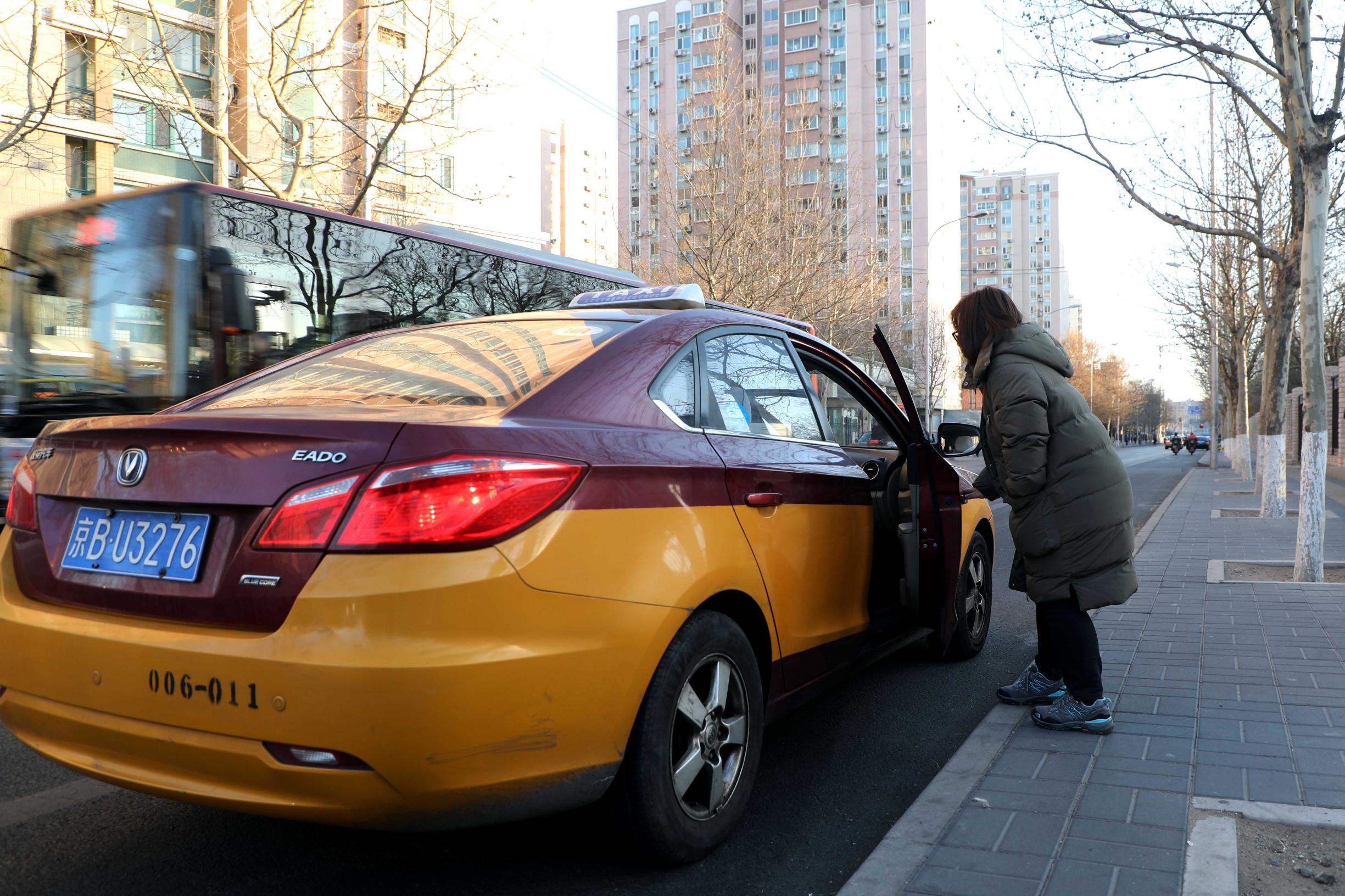 在出租车上丢了手机怎么办（大年初一搭计程车疑似把手机落在车上）