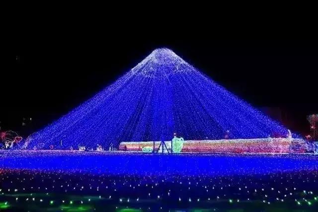 梦境中的色彩盛宴,捕捉一条特别的黄色鱼 梦境中的色彩盛宴,捕捉一条特别的黄色鱼