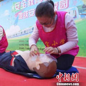 广州市公安消防局穿白色制服的是什么级别？