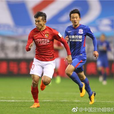 足球怎么还没开赛呀